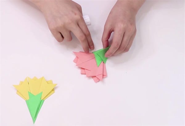 How to Fold Carnationsnum